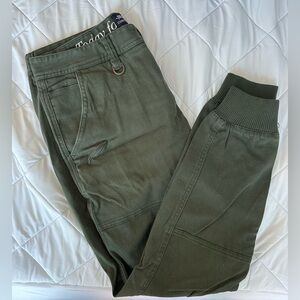 Publish men’s 32 green joggers
